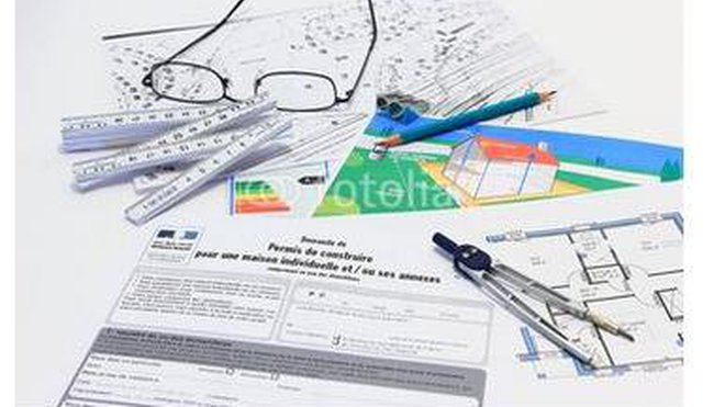Si vous souhaitez déposer un permis de construire sans l’aide d’un architecte, pour une surface de moins de 170 m², renseignez-vous auprès des CAUE (Conseils d’Architecture, d’Urbanisme et de l’Environnement) départementaux.