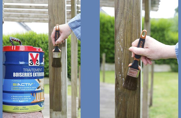 Etape 4 : trempez votre pinceau dans la peinture protectrice V33, Traitement Boiseries Extérieures, pour ensuite appliquer abondamment le traitement sur le bois, par badigeons, et laissez sécher soigneusement.