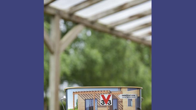 Le produit V33 Imprégnant Protecteur 8 ans, est idéal pour les surfaces extérieures fortement exposées aux nuisances de la nature. Disponible en 9 teintes, et en pot de 1 litre à 5 litres.