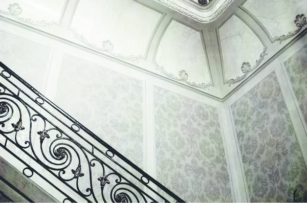 C’est avec beaucoup de professionnalisme et un travail de qualité que les œuvres décoratives de Nicolas Galtier bénéficient de plusieurs perspectives selon la luminosité de la pièce comme en témoignent les murs suivants.