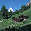 Les chalets de Zermatt sont parfois isolés dans les montagnes. Dans le canton de Valais, la plupart des habitations ont vue sur le mont Cervin, haut de 4478 mètres.