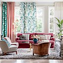 Bemz se distingue par la création de tissus divers et variés, d’une simplicité élégante, à une originalité éclatante. La marque fabrique également des housses de coussins pour ajouter au design, un brin de confort.