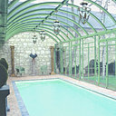 Couverture arrondie de piscine signée Lucien Longueville.