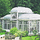 Les jardins d’hiver en ferronnerie fascinent tant par leur élégance que par la complexité et la précision du travail mené.