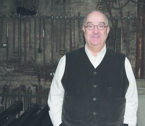 Lucien Longueville est né en 1947 et s’est trouvé une passion pour le fer, qui ne le quitta pas. Depuis dix ans maintenant, l’entreprise familiale est tenue par sa fille et son mari.