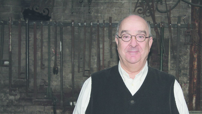 Lucien Longueville est né en 1947 et s’est trouvé une passion pour le fer, qui ne le quitta pas. Depuis dix ans maintenant, l’entreprise familiale est tenue par sa fille et son mari.