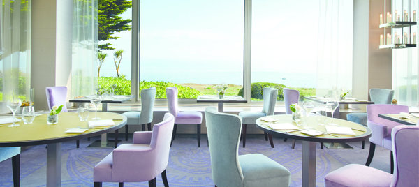 Dégustez les petits plats raffinés du chef Patrick Barbin dans l’un des restaurants du Sofitel de Quiberon. Vous bénéficierez d’une vue imprenable sur les côtes bretonnes.