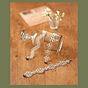 L'écru et le blanc sièent à merveille à ces bracelets réalisés à partir des modèles de bordures en cordonnet n° 30 DMC