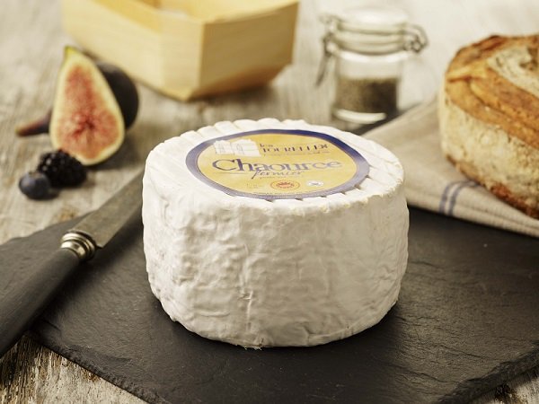 Le chaource tient sa forme des moules servant à sa fabrication ! Ceux-ci sont très hauts, pour permettre à une plus grande quantité de lait de cailler et de s’égoutter naturellement...