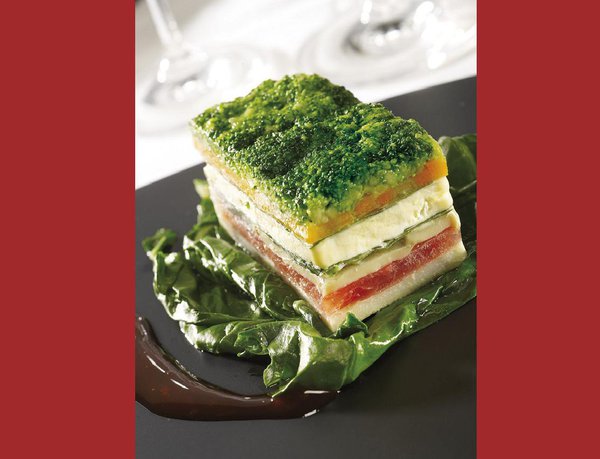 La recette de la terrine de légumes au chaource est idéale pour une entrée douce et légère. Une association de saveurs qui éveillera à coup sûr vos papilles.