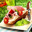 Une autre idée de recette pour mettre en avant les saveurs champêtres du chaource : les tartines ! Simples et efficaces...