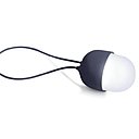 La lampe Cover Nomade est disponible en 5 coloris, allant du noir au jaune, en passant par du bleu, du rouge et du vert. Ces couleurs pétillantes et estivales seront vos alliés de l’été !