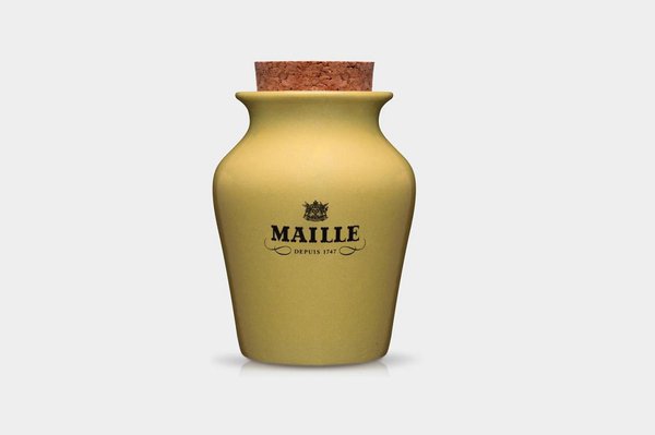 Le pot de moutarde à base de moutarde de Dijon, de moutarde au vin blanc, et de Sauternes est un mélange d’épices et de douceur. Ce pot est vendu  20,90 euros