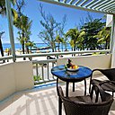 Les chambres supérieures disposent d’une magnifique vue sur la mer, que l’on peut admirer d’un balcon. Un décor de rêve…