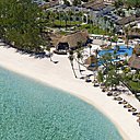 L’hôtel Ambre, vu d’en haut, afin de pouvoir se rendre compte de la superficie du complexe hôtelier. Celui-ci borde sur plus de 700 mètres, la page de sable blanc...