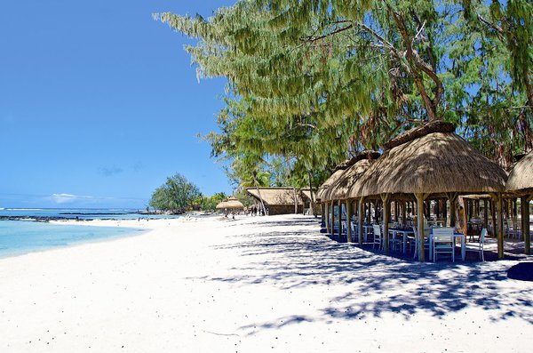 Le restaurant de la plage se veut décontracté-chic. La vue se charge d’éblouir les clients, tandis que les chefs séduiront vos papilles.