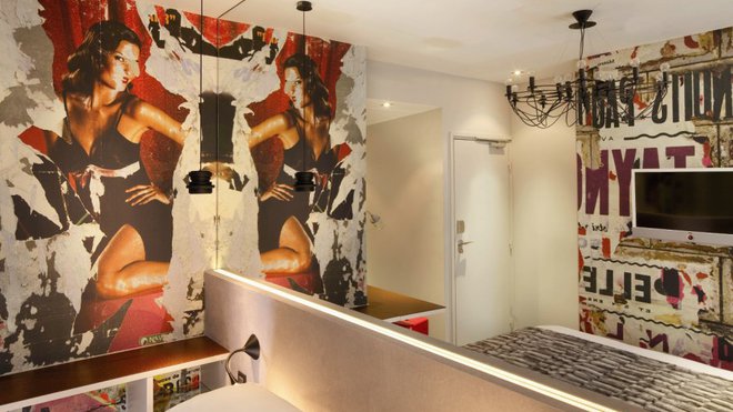 A chaque chambre son style ; et les chambres supérieures ne dérogent pas à la règle. Les murs sont les œuvres d’art des décorateurs, qui déclinent avec talent les différents courants artistiques. A chaque chambre son style ; et les chambres supérieures ne dérogent pas à la règle. Les murs sont les œuvres d’art des décorateurs, qui déclinent avec talent les différents courants artistiques.