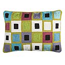 Coussin Tess faisant partie de la collection brodée à la main au point de chaînette, dans l’esprit de l’artisanat local. La housse, 68 €.