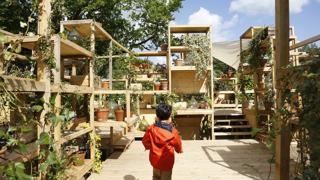 Suspensions climatiques, une création française de Swan Cazaux, plasticien, et Claire Dematos, architecte, rappelle les jardins suspendus de Babylone.