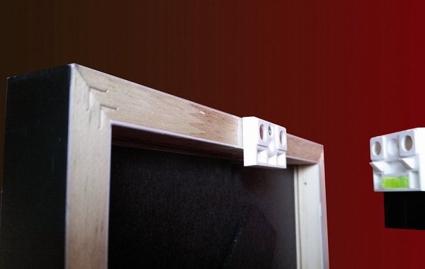 En un clic, vos cadres égaieront vos intérieurs ! Ce système interchangeable à souhait, dispose de nombreux accessoires pour que vous ne soyez jamais à court d’idées ! Discrets et pratiques, c’est certainement l’invention que vos murs apprécieront...