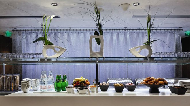 Elise Foin propose des cloisons en cotte de mailles. Une alternative aux voilages ou rideaux, qui délimitent deux espaces de vie, sans en diminuer la luminosité.