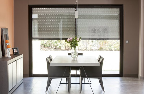 Peu énergivore, un moteur intelligent à deux vitesses apporte davantage de confort à la manipulation du volet roulant.