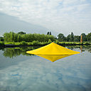 Igné est un volcan en toile tendue de la plasticienne Angela Kornie, l’ellipse se veut allégorie du paysage tel un Mont Fuji Amiènois.