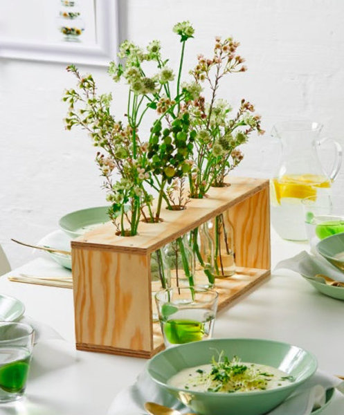 En suivant ce pas à pas constitué de 4 étapes illustrées apprenez à fabriquer un soliflore naturel et dans un esprit chic et récup.