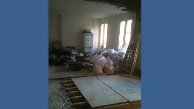 Travaux : les reprises profondes ont permis de renforcer la structure de l’immeuble affaiblie au niveau des anciennes pièces humides et d’isoler les planchers, les plafonds et les murs mitoyens pour le confort sonore.