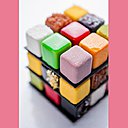 Le Rubik’s Cake de la collection Les Emotionnelles, vous rappelleront de nombreux souvenirs ! Une imitation à la perfection du casse-tête de notre enfance, à la différence près qu’il satisfera les palais les plus fins ! Une explosion de saveurs...en couleurs !