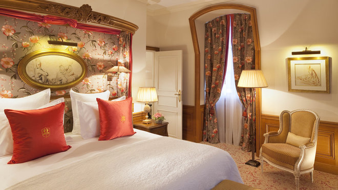 La suite d’Aumale, la suite présidentielle décorée avec tout le soin et le talent de maîtres artisans passionnés par leur métier. Les matériaux sont magnifiés.