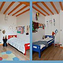 Les deux chambres d’enfants  sont reliées à une mezzanine communicante qui constitue « une maison dans la maison ». La poutraison mise en couleur anime l’espace.