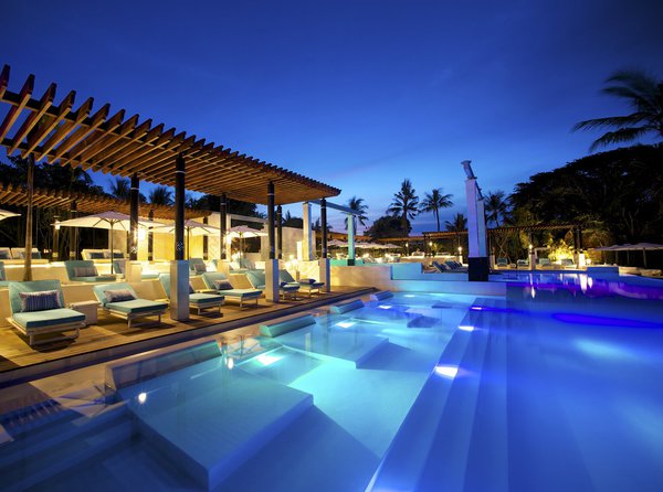 Les lits maçonnés et immergés permettent de se reposer dans la fraîcheur de l’eau.