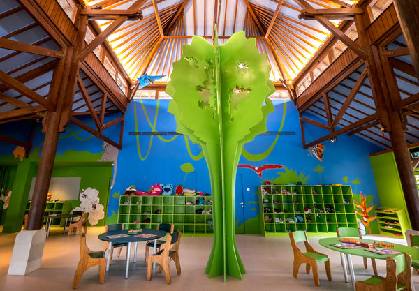 Petit ou mini, le club dessine une ambiance en connexion avec la nature.