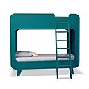 Pratique et design, des lits superposés disponibles en 6 coloris, échelle à droite ou à gauche. En bois de hêtre et MDF issu de forêt éco-gérées. Peints à la main, fabrication européenne. 1336 €. Lits superposés Pile ou Face. Laurette.