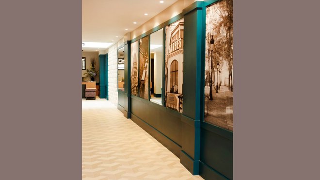 C’est un photographe professionnel qui a réalisé les clichés représentant l’esprit du quartier qui ornent le hall de réception.