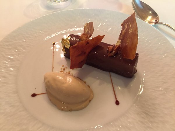 Touche finale pour couronner un dîner exceptionnel: le Finger chocolat, praliné croquant cacahuète.