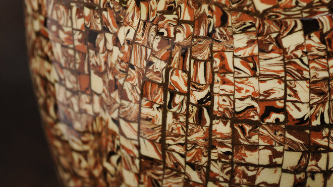 Détail d’une pièce réalisée avec la technique de la mosaïque développée par Jean-Claude Savalli. Détail d’une pièce réalisée avec la technique de la mosaïque développée par Jean-Claude Savalli.