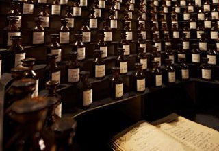L'orgue à parfum tel qu'il existait autrefois avec plus de 200 essences différentes.