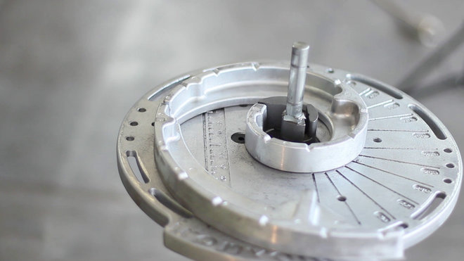 Pour agrandir encore la pièce il vous suffit d’installer la volute d’agrandissement en sortie de la volute précédente et de continuer à entraîner cette barre jusqu’à la butée qui vous donnera la forme choisie.