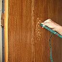 Etape 7 : Sur une planche, le dessin de la ronce sera réalisé à la bandelette de drap de billard.