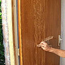 Etape 8 : L’accompagnement de la ronce ainsi que l’ensemble des planches sera toilé, afin d’obtenir un grain du bois.