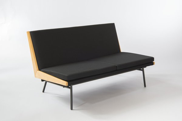 Lignes parfaites et effet de compas pour cette banquette 2 places 195 d’Alain Richard &amp;amp;amp;amp;amp;amp; André Monpoix (Edition Meubles TV - 1953/54).