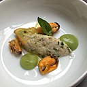 Le tourteau, moule de bouchot et condiment avocat gingembre ; bol de fraîcheur.