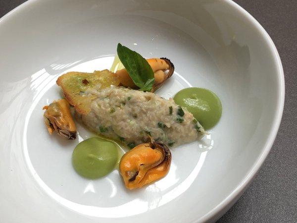 Le tourteau, moule de bouchot et condiment avocat gingembre ; bol de fraîcheur.