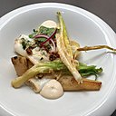 Merveilleux encornet, vinaigrette papaye wasabi, condiment Tonato.