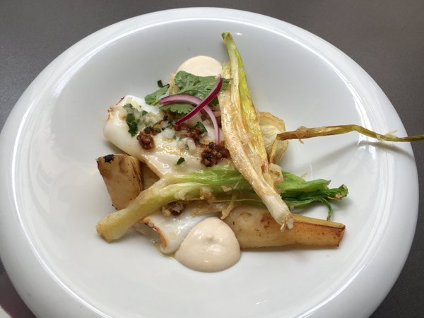 Merveilleux encornet, vinaigrette papaye wasabi, condiment Tonato.