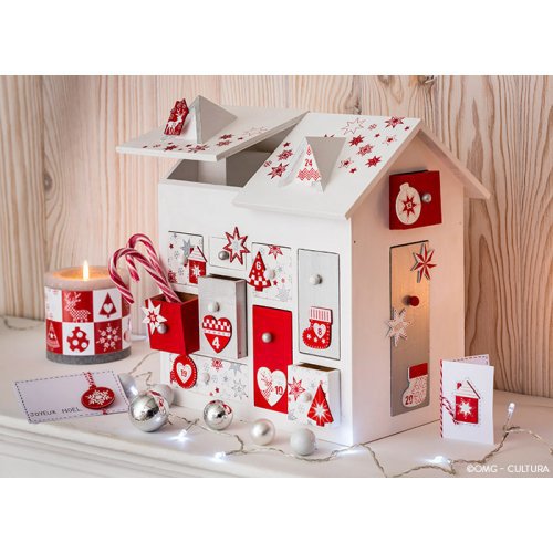 Maison de l'Avent  en bois à peindre et à décorer avec les enfants en attendant Noël.