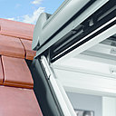 La FT84 allie design et technologies avancées. Cette fenêtre de toit est fabriquée sur mesure afin de garantir une rénovation impeccable, sans dégâts, quel que soit le type d'habitat.