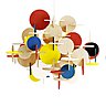 Mobile lumineux. Tel  un hommage au sculpteur américain Alexander Calder, ce luminaire associe couleurs, composition et formes géométriques. A monter soi-même. Suspension Bau, création Vibeke Fonnesberg Schmidt, pin brut et teinté, à partir de 190 €, Normann Copenhagen.